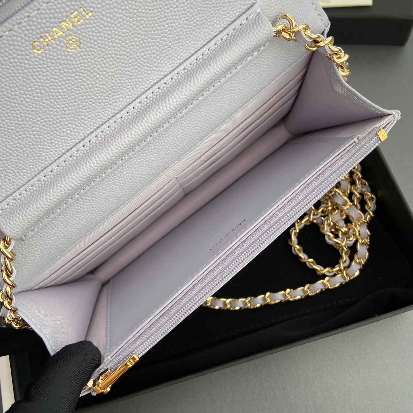 Xiaoxiang imported Italian lambskin [upgraded version] Item number: AP8482 💰700 Size: w20×h13×d3.5cm Color: light purple fine ball pattern golden steel mark
