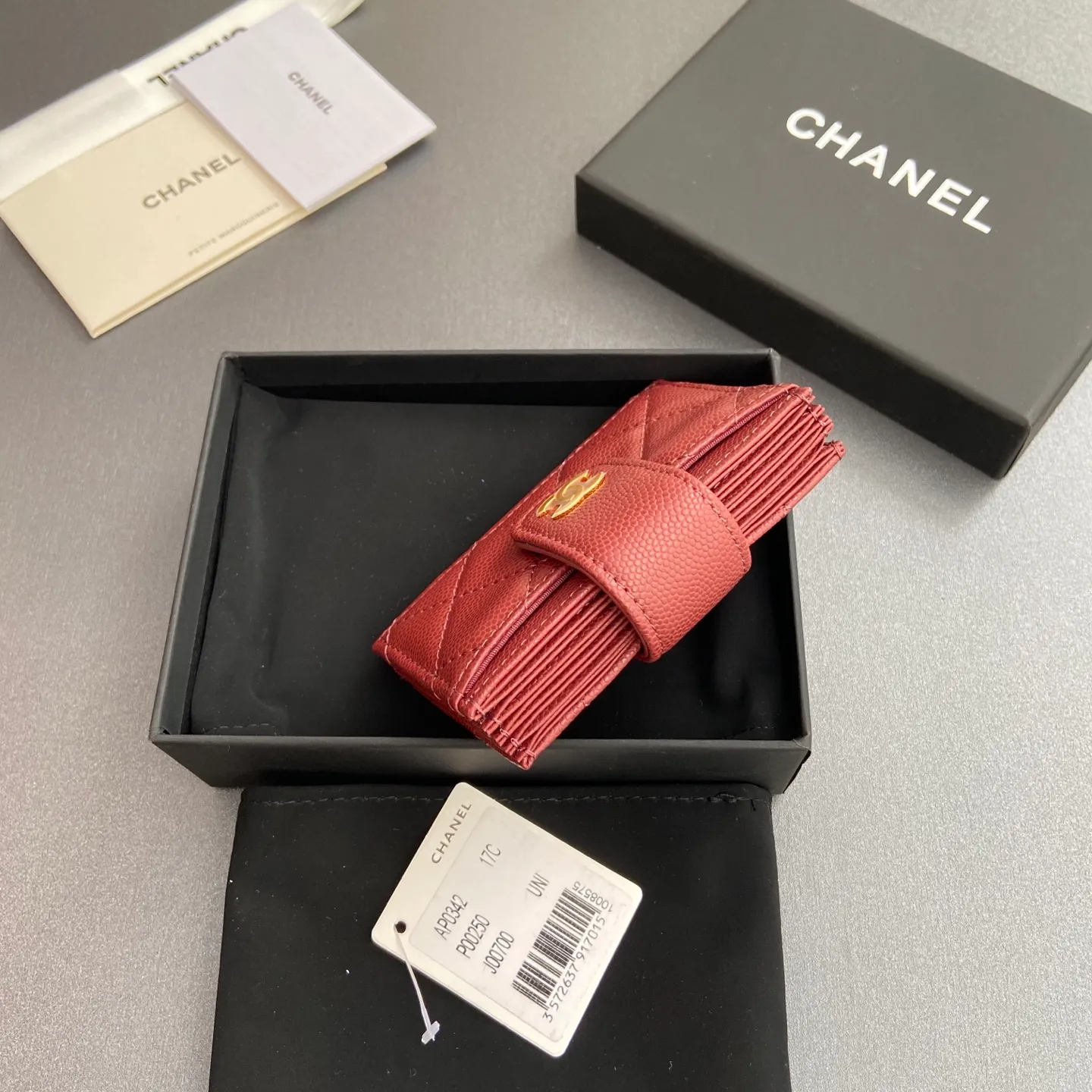 [Special grade hardware original leather] ¥400 Small fragrant organ multi-card slot card holder series with iconic metal logo Gold-toned metal hardware, exclusive Italian imported leather 6 card slots No.: 0342 Burgundy fine ball pattern gold steel mark Size: w10×h6×2cm