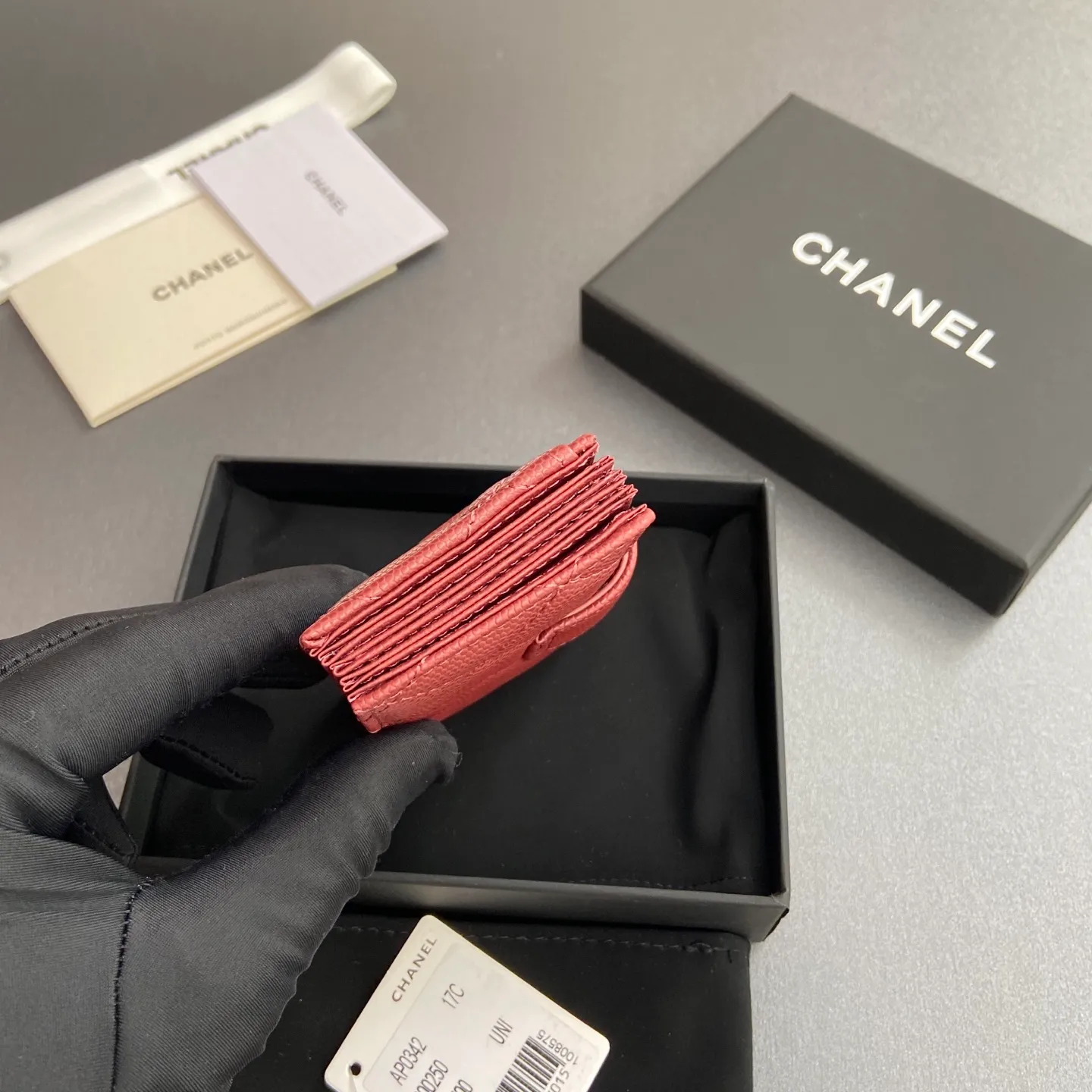 [Special grade hardware original leather] ¥400 Small fragrant organ multi-card slot card holder series with iconic metal logo Gold-toned metal hardware, exclusive Italian imported leather 6 card slots No.: 0342 Burgundy fine ball pattern gold steel mark Size: w10×h6×2cm