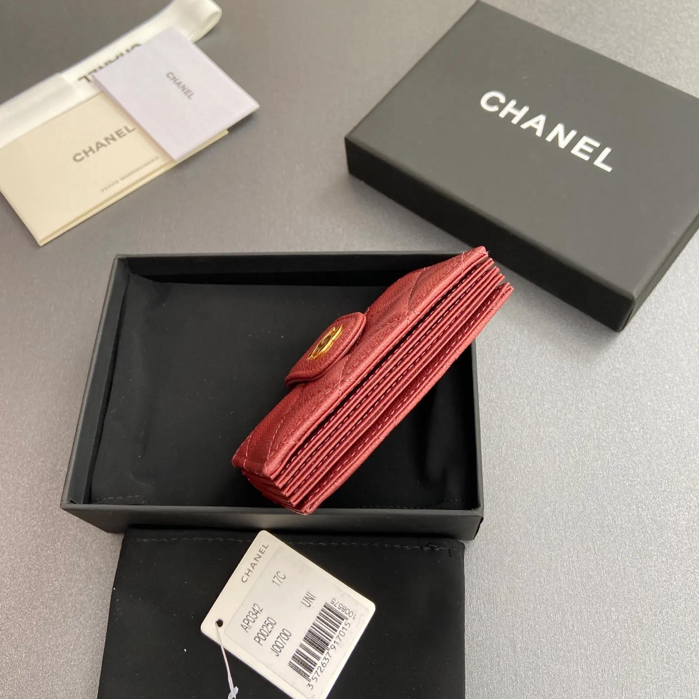 [Special grade hardware original leather] ¥400 Small fragrant organ multi-card slot card holder series with iconic metal logo Gold-toned metal hardware, exclusive Italian imported leather 6 card slots No.: 0342 Burgundy fine ball pattern gold steel mark Size: w10×h6×2cm