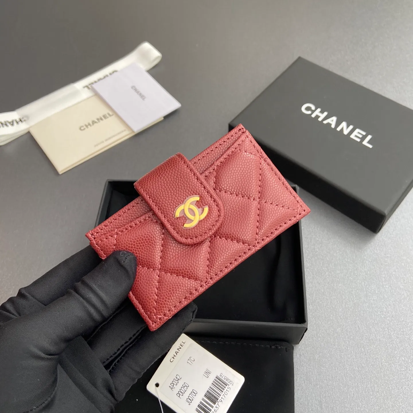 [Special grade hardware original leather] ¥400 Small fragrant organ multi-card slot card holder series with iconic metal logo Gold-toned metal hardware, exclusive Italian imported leather 6 card slots No.: 0342 Burgundy fine ball pattern gold steel mark Size: w10×h6×2cm