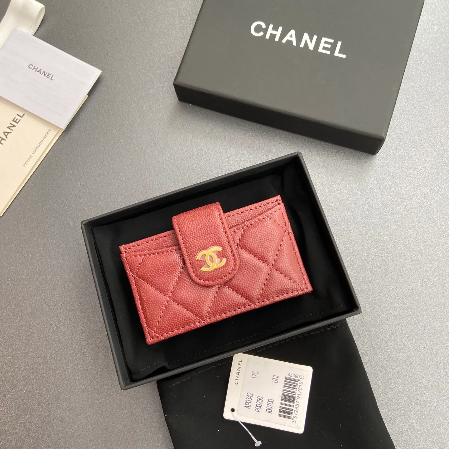 [Special grade hardware original leather] ¥400 Small fragrant organ multi-card slot card holder series with iconic metal logo Gold-toned metal hardware, exclusive Italian imported leather 6 card slots No.: 0342 Burgundy fine ball pattern gold steel mark Size: w10×h6×2cm