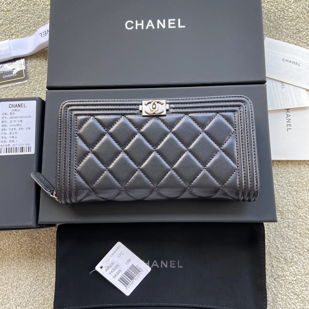 480💰Xiaoxiang imported Italian sheepskin Item number: A80288 Size: w19.5×h10.5×d2.5 Color: black sheepskin with silver mark