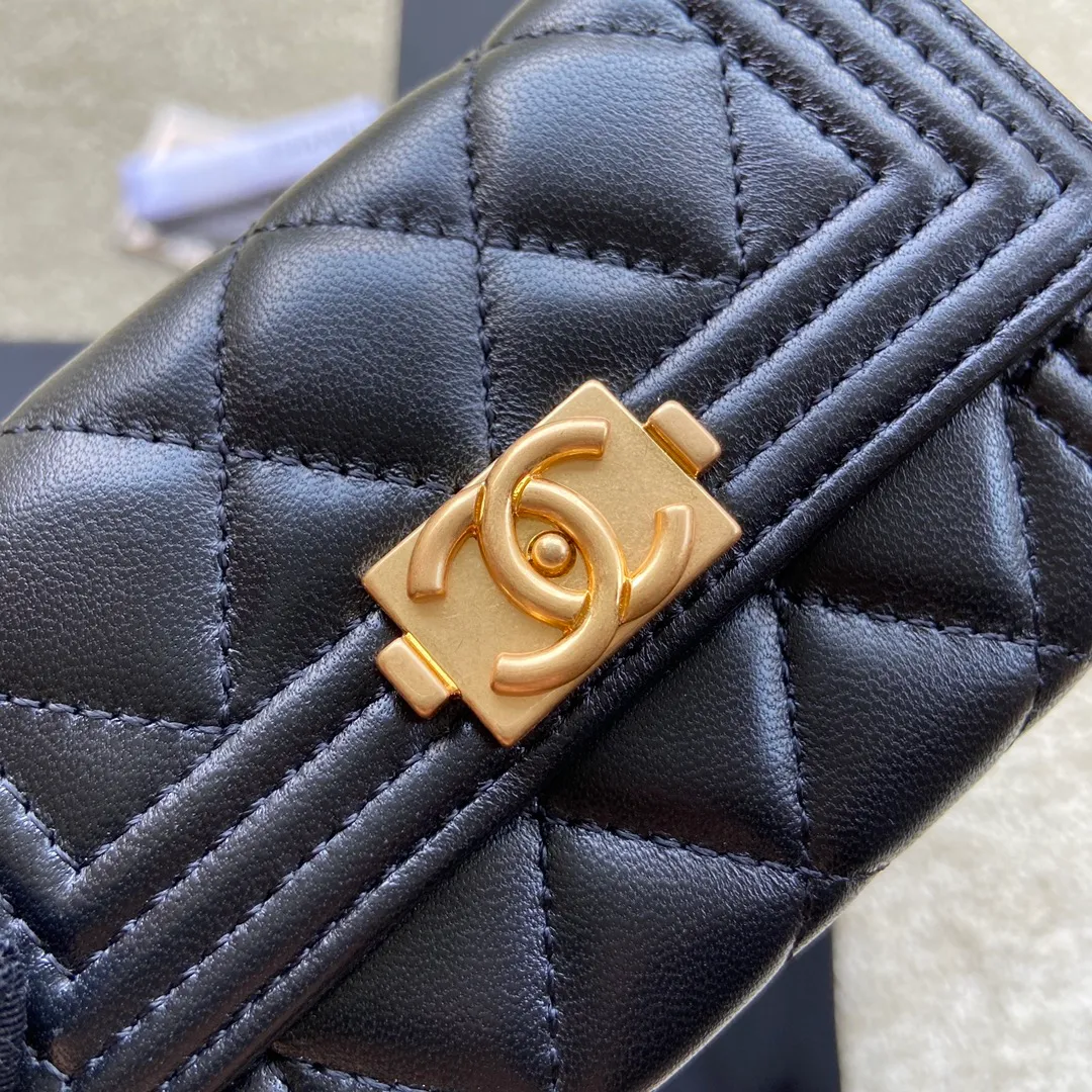 260💰Xiaoxiang imported Italian leather Item number: A80603 Size: w11×h8.5×d3cm Color: black sheepskin gold hardware