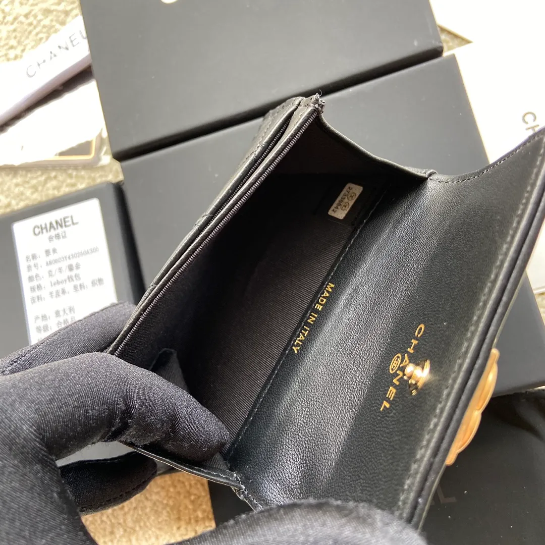 260💰Xiaoxiang imported Italian leather Item number: A80603 Size: w11×h8.5×d3cm Color: black sheepskin gold hardware