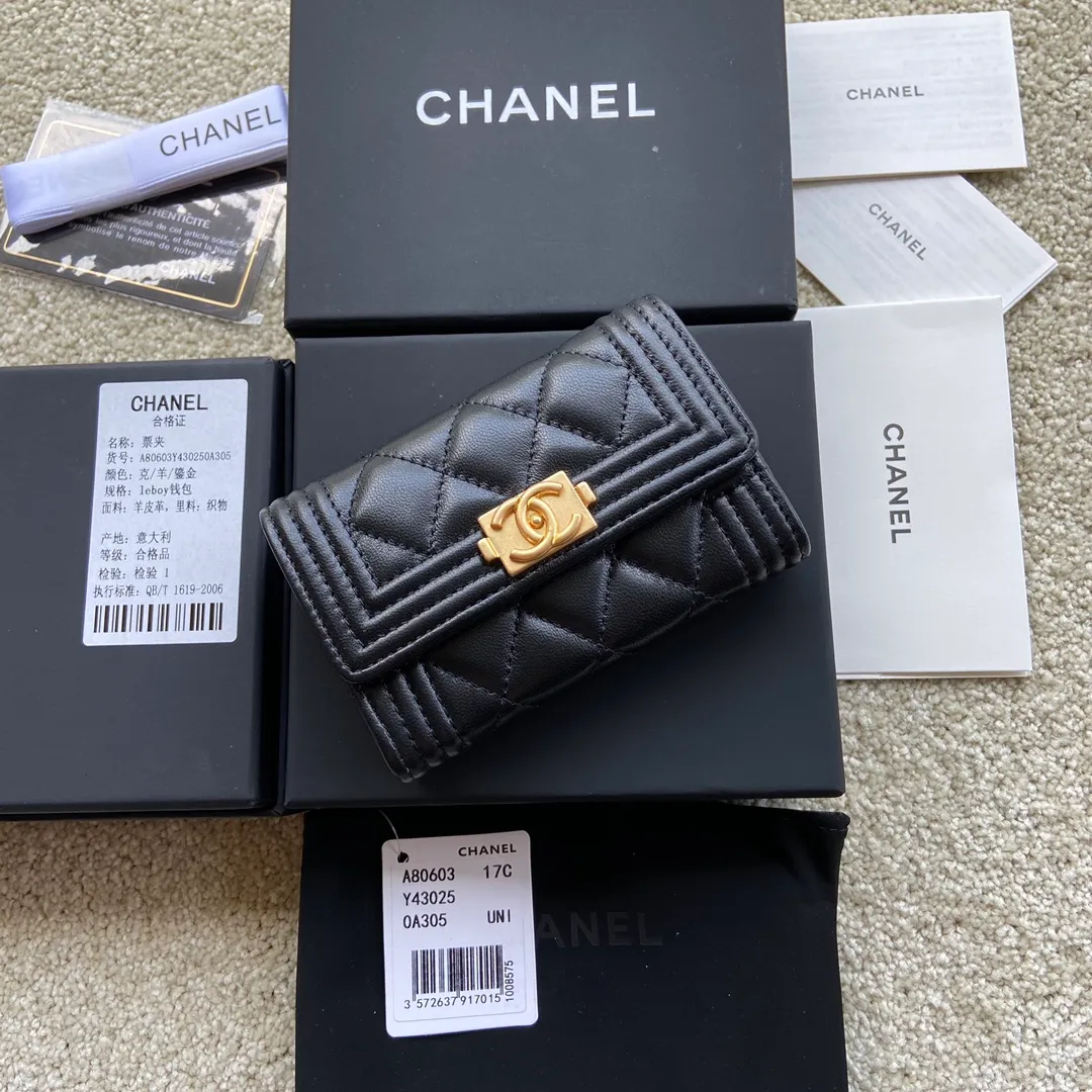 260💰Xiaoxiang imported Italian leather Item number: A80603 Size: w11×h8.5×d3cm Color: black sheepskin gold hardware