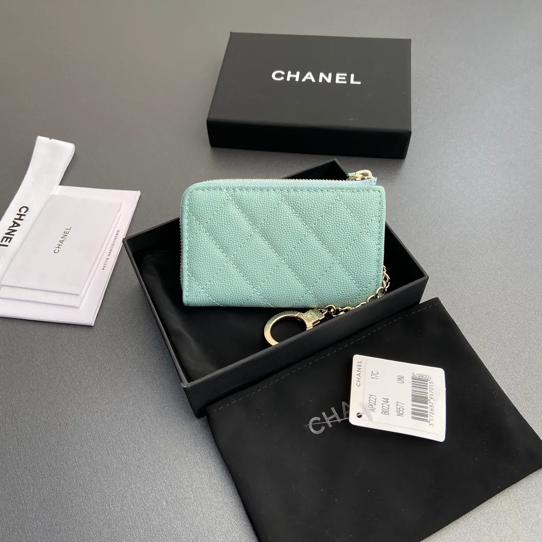 [Special grade hardware original leather] 💰320 Xiaoxiang small zipper bag card holder series Hook chain quilted card holder with iconic metal logo Gold tone metal hardware, special Italian imported leather 1 card slot wallet bag, 1 hook chain Number: 0221 Haze blue thin ball light gold Size: w11.5×h7.5×1.5cm