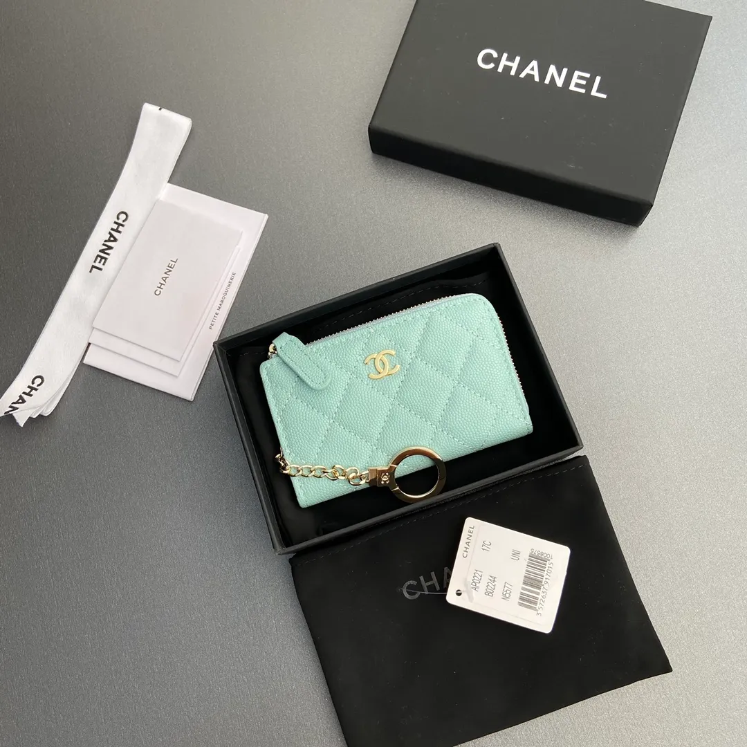 [Special grade hardware original leather] 💰320 Xiaoxiang small zipper bag card holder series Hook chain quilted card holder with iconic metal logo Gold tone metal hardware, special Italian imported leather 1 card slot wallet bag, 1 hook chain Number: 0221 Haze blue thin ball light gold Size: w11.5×h7.5×1.5cm