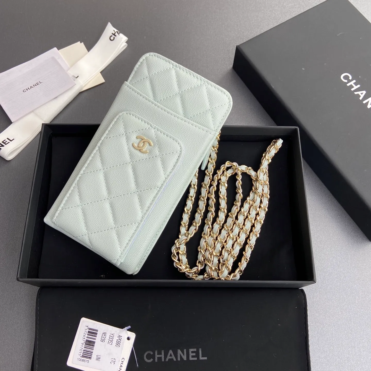 Xiaoxiang imported Italian grain cowhide Item number: AP1980 Price: 540 Color: light blue fine ball pattern gold buckle Size: w18.5×h9×d3cm