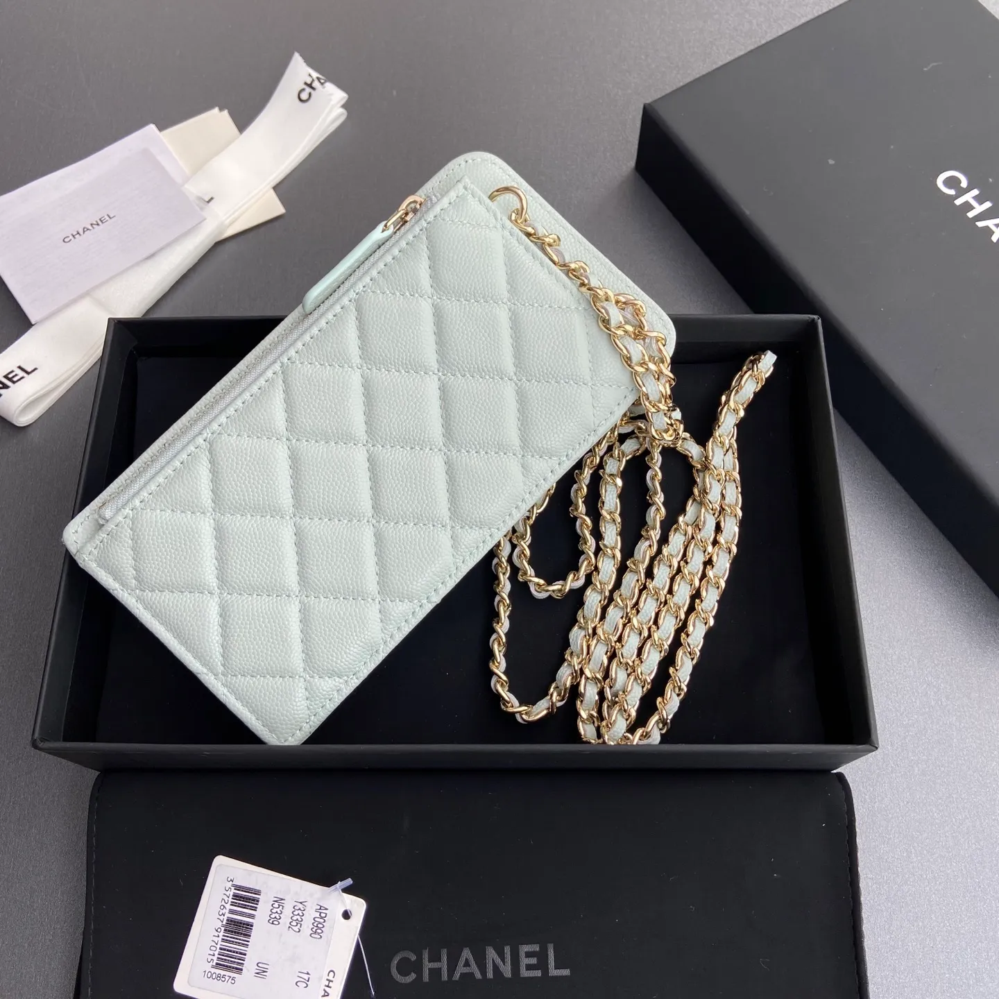 Xiaoxiang imported Italian grain cowhide Item number: AP1980 Price: 540 Color: light blue fine ball pattern gold buckle Size: w18.5×h9×d3cm