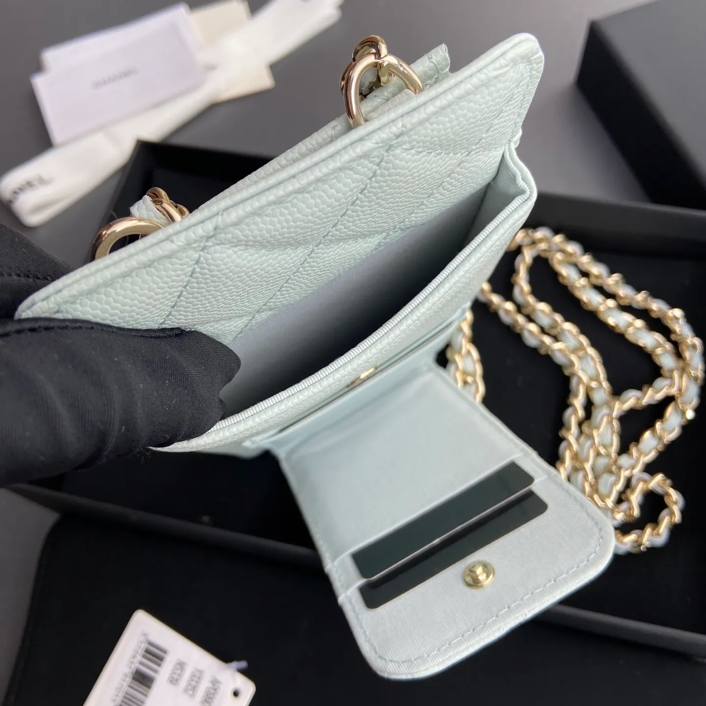 Xiaoxiang imported Italian grain cowhide Item number: AP1980 Price: 540 Color: light blue fine ball pattern gold buckle Size: w18.5×h9×d3cm