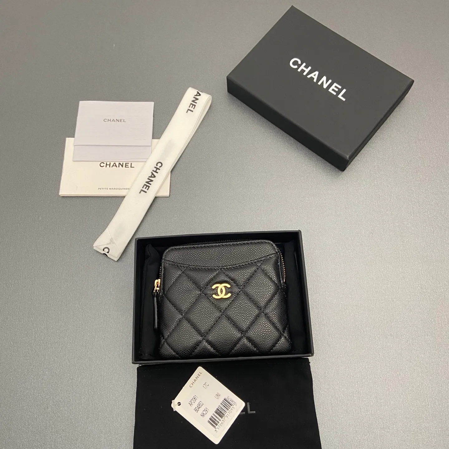 [Special grade hardware original leather] ¥380 Xiaoxiang small zipper bag card holder series Quilted card holder/wallet with iconic metal logo Gold tone metal hardware, special Italian imported leather 5 card slots, 1 small zipper bag No.: 2061 Black thin ball light gold hardware Size: w11.5×h10×d2cm