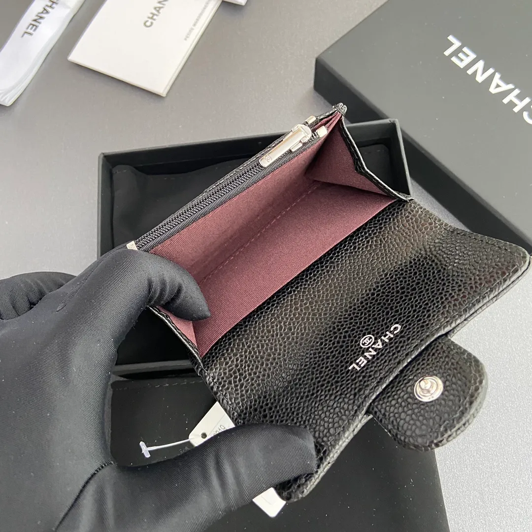 Xiaoxiang imported Italian leather Item number: AP438 (inner compartment with zipper) 💰: 280 Size: w11×h7cm Color: black ball pattern silver steel mark