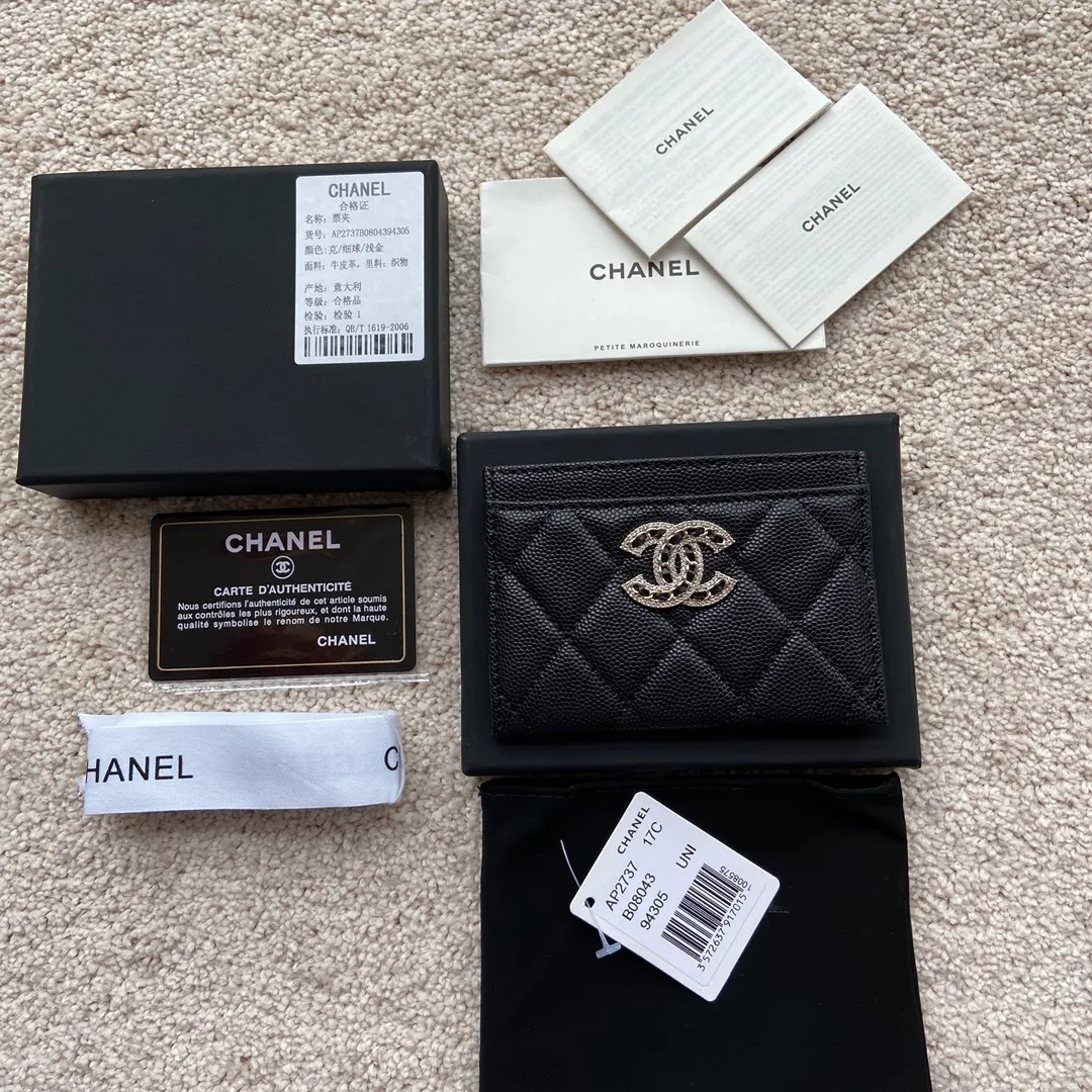 280💰Xiaoxiang imported Italian grained calfskin Item number: AP5474 Size: w11×7.5cm Color: black fine ball pattern light gold Usage: card holder