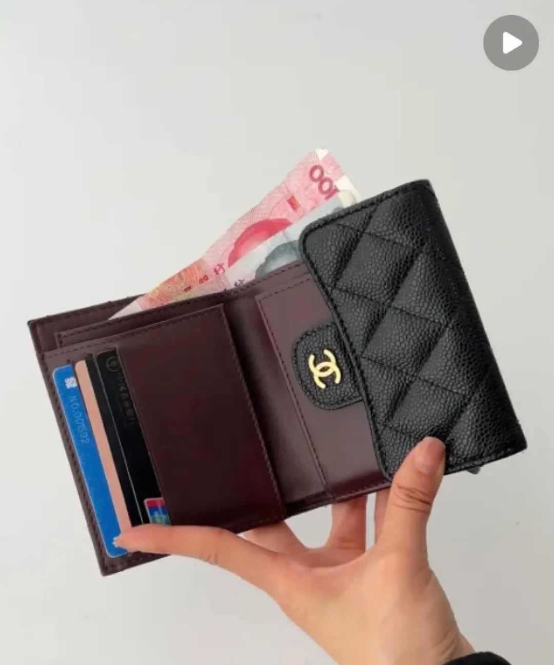 82288 30% off cf wallet, can hold cards, convenient for cash storage