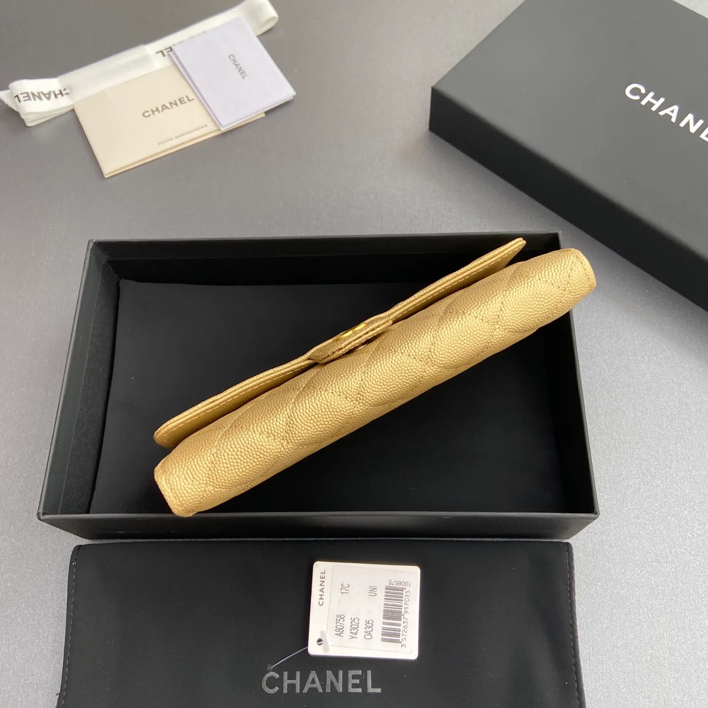 Xiaoxiang imported Italian grained calfskin Item number: A80758 Price: 460 Size: w19×h10.5×3cm Color: Golden fine ball grain leather Golden steel mark