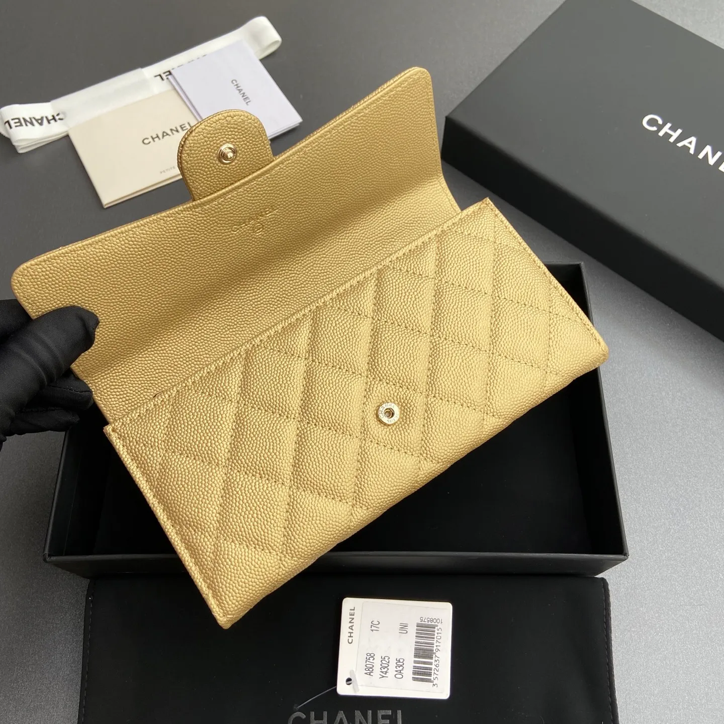 Xiaoxiang imported Italian grained calfskin Item number: A80758 Price: 460 Size: w19×h10.5×3cm Color: Golden fine ball grain leather Golden steel mark