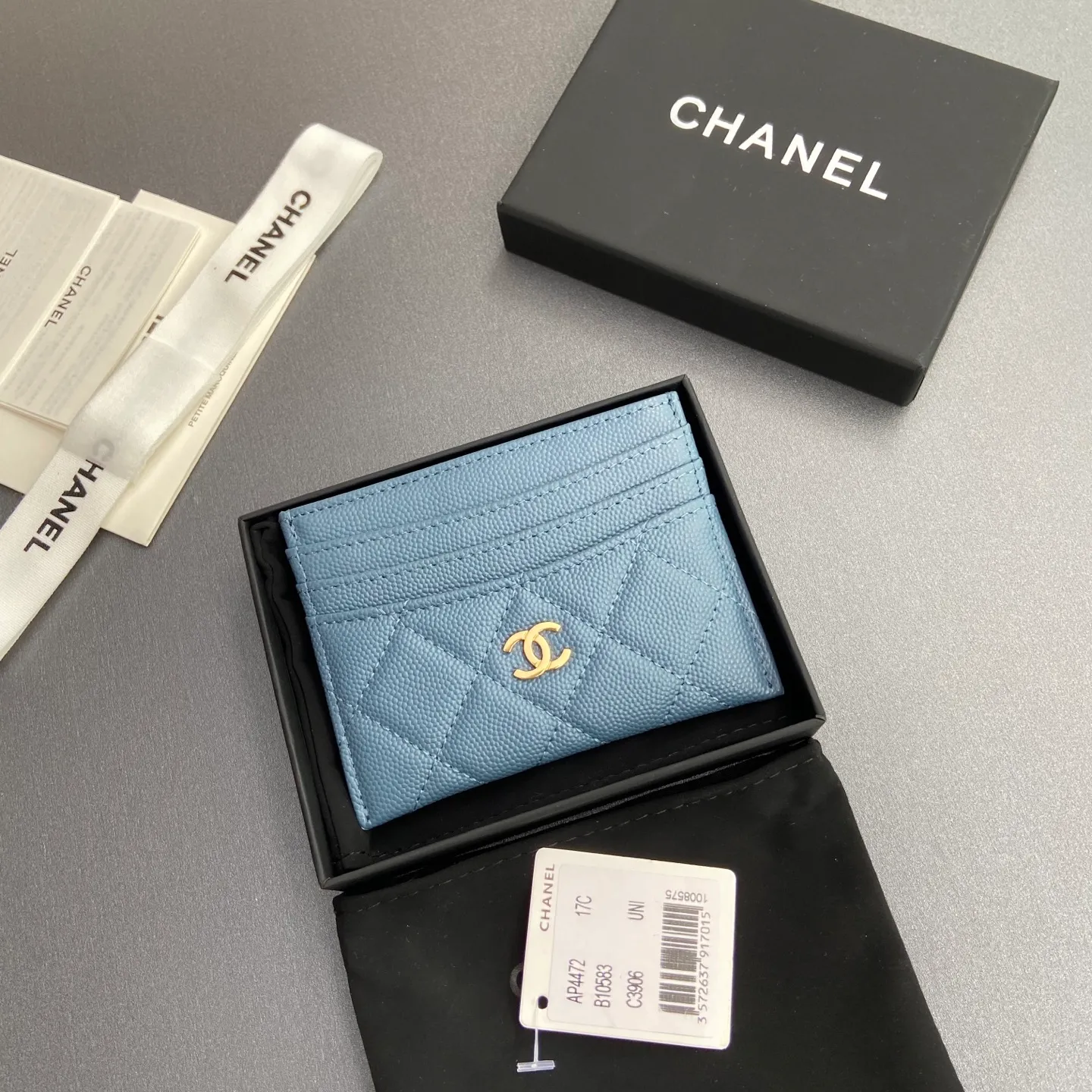 Xiaoxiang imported Italian leather Item number: A 4472 Price: 240 Size: w11×h10cm Color: Haze blue fine ball golden steel mark