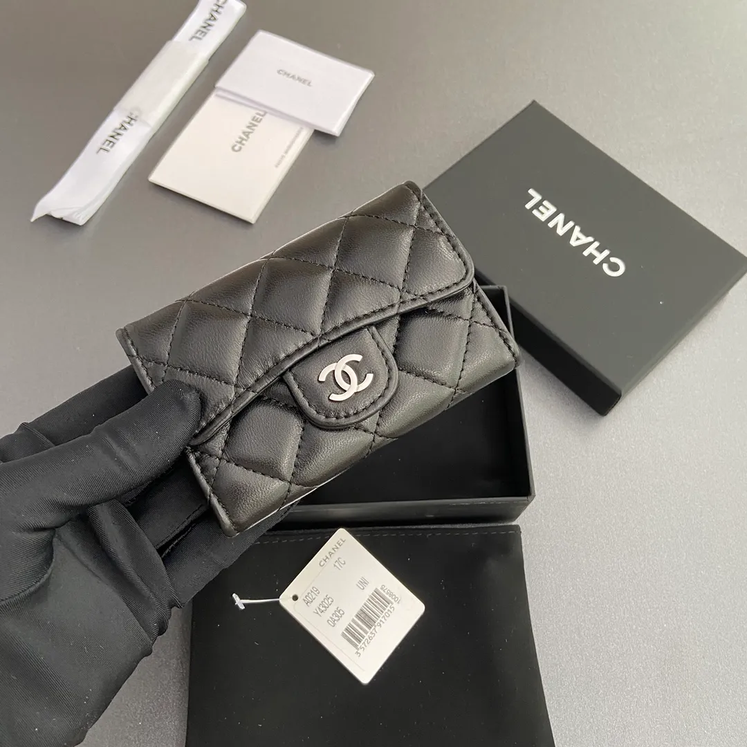 Xiaoxiang imported Italian leather Item number: AP438 (inner compartment with zipper) 💰: 280 Size: w11×h7cm Color: black sheepskin silver steel mark