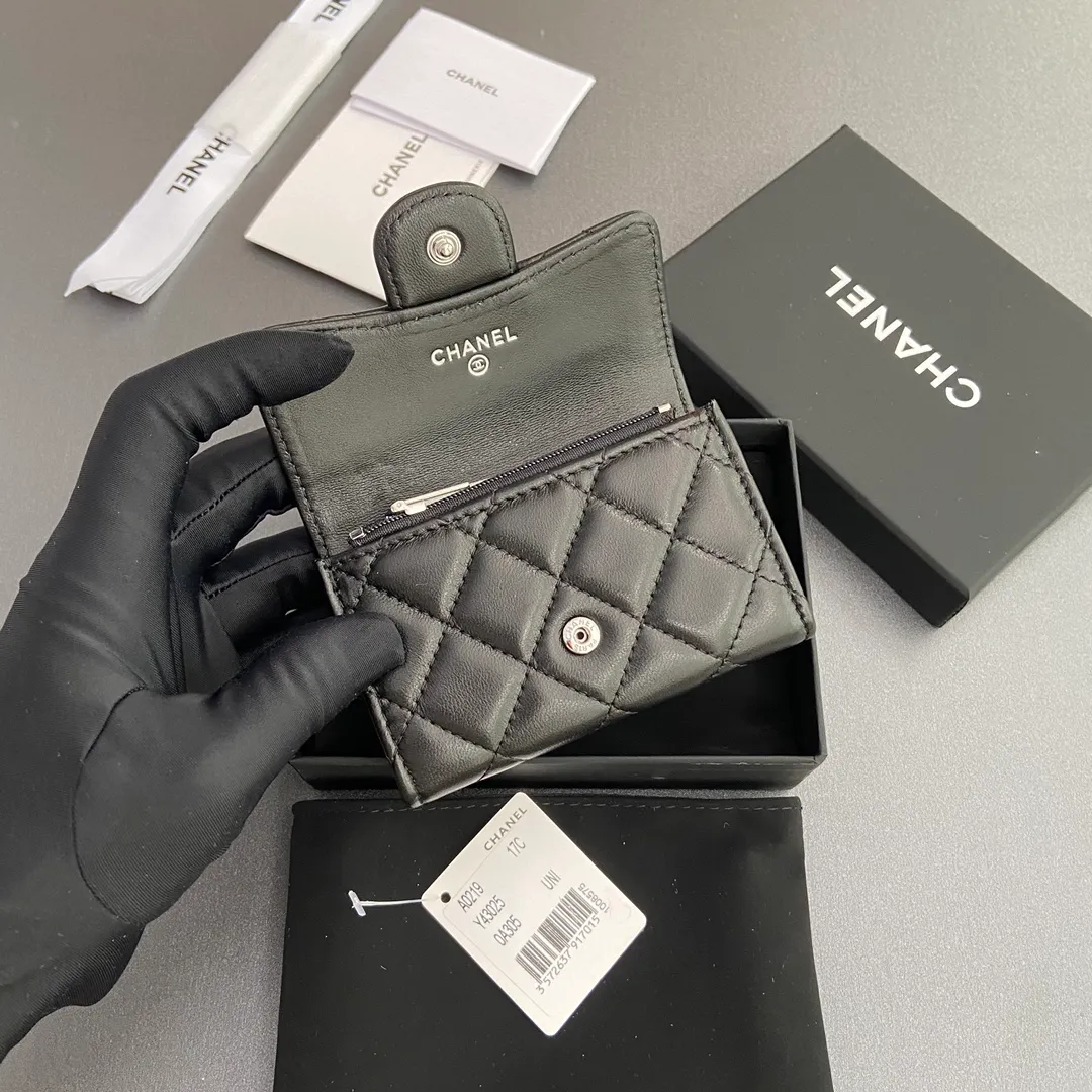 Xiaoxiang imported Italian leather Item number: AP438 (inner compartment with zipper) 💰: 280 Size: w11×h7cm Color: black sheepskin silver steel mark