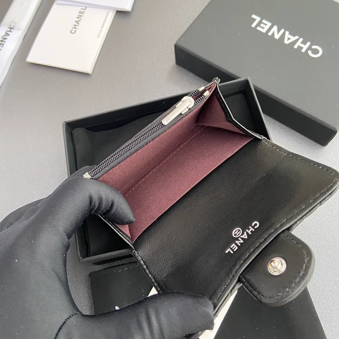Xiaoxiang imported Italian leather Item number: AP438 (inner compartment with zipper) 💰: 280 Size: w11×h7cm Color: black sheepskin silver steel mark