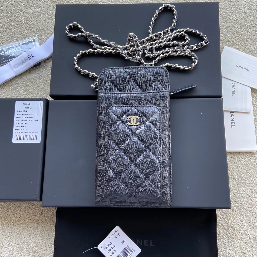 Xiaoxiang imported Italian grain cowhide Item number: AP1980 Price: 540 Color: black ball pattern silver buckle Size: w18.5×h9×d3cm