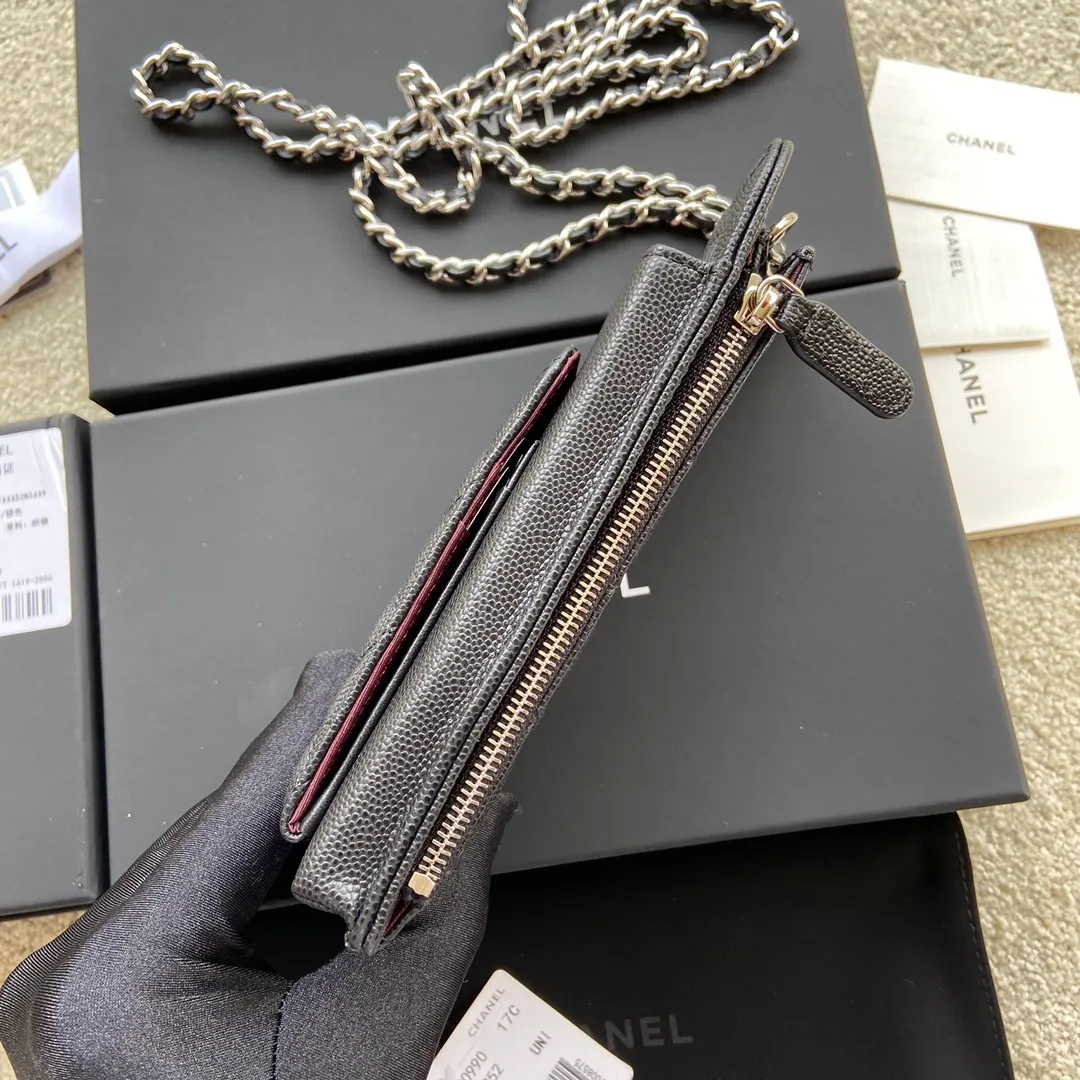 Xiaoxiang imported Italian grain cowhide Item number: AP1980 Price: 540 Color: black ball pattern silver buckle Size: w18.5×h9×d3cm