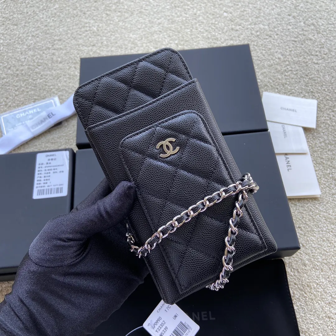 Xiaoxiang imported Italian grain cowhide Item number: AP1980 Price: 540 Color: black ball pattern silver buckle Size: w18.5×h9×d3cm