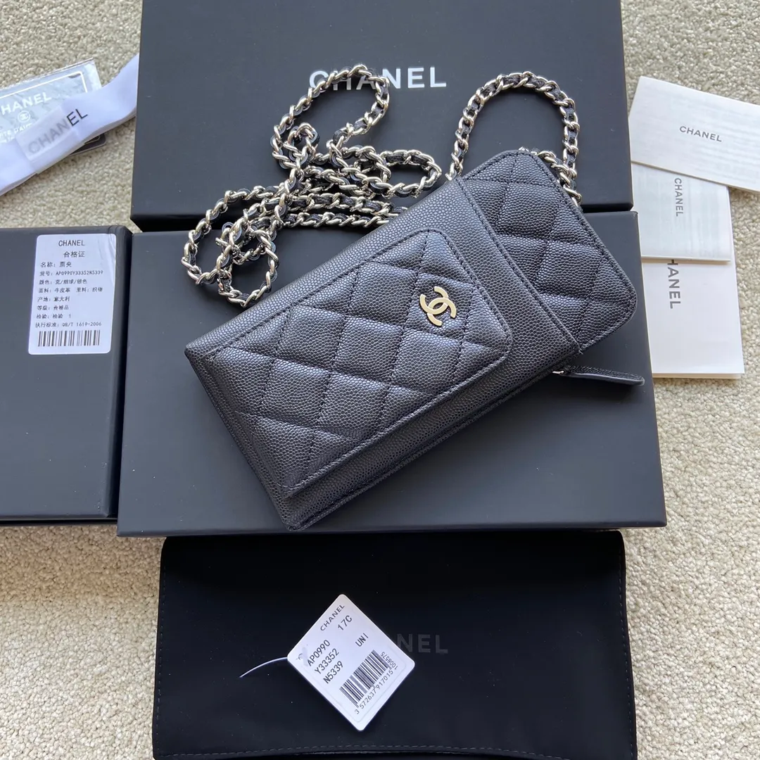 Xiaoxiang imported Italian grain cowhide Item number: AP1980 Price: 540 Color: black ball pattern silver buckle Size: w18.5×h9×d3cm