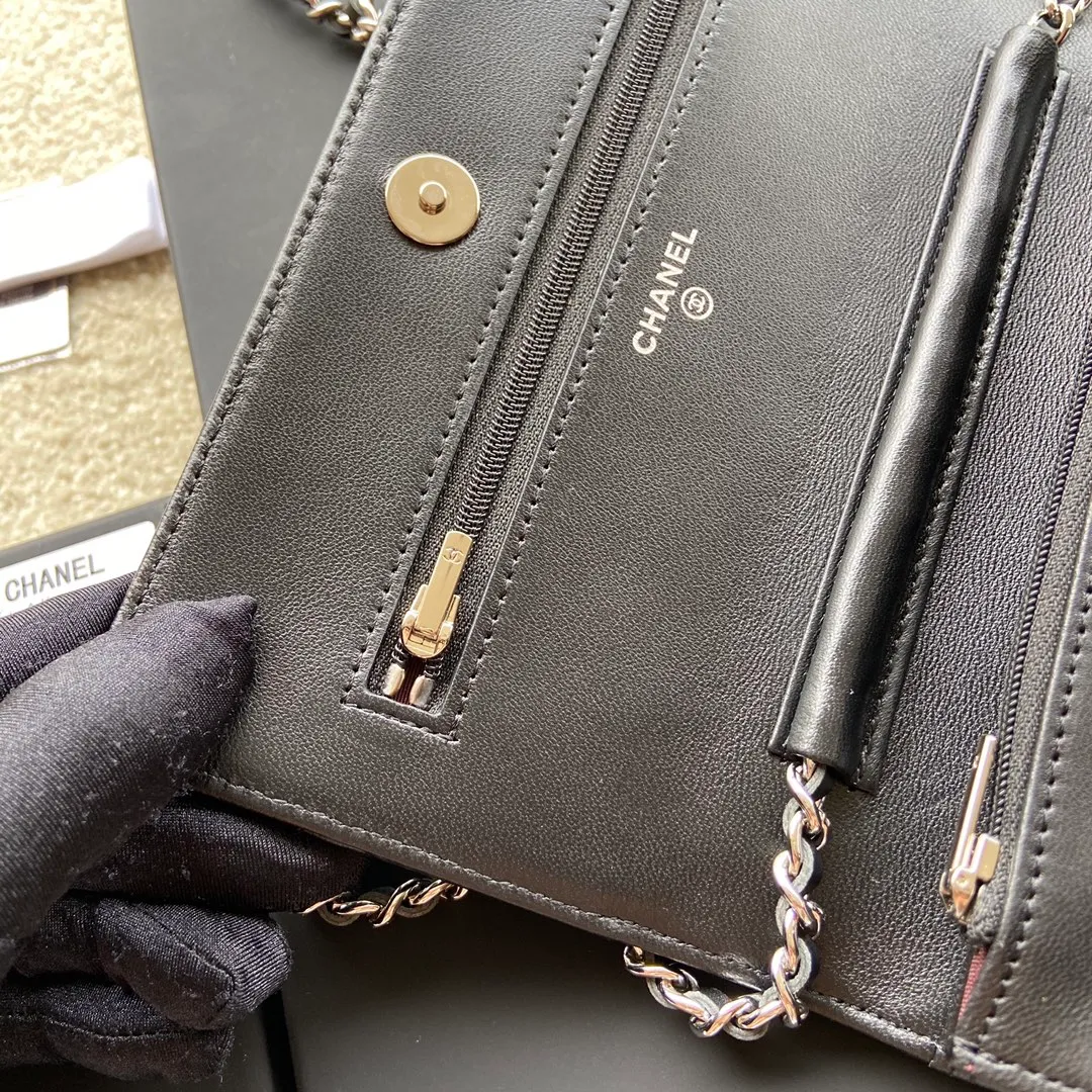 Xiaoxiang imported Italian lambskin Item number: A0250 💰: 640 Size: w20×h13×d3.5cm Color: black lambskin silver steel mark