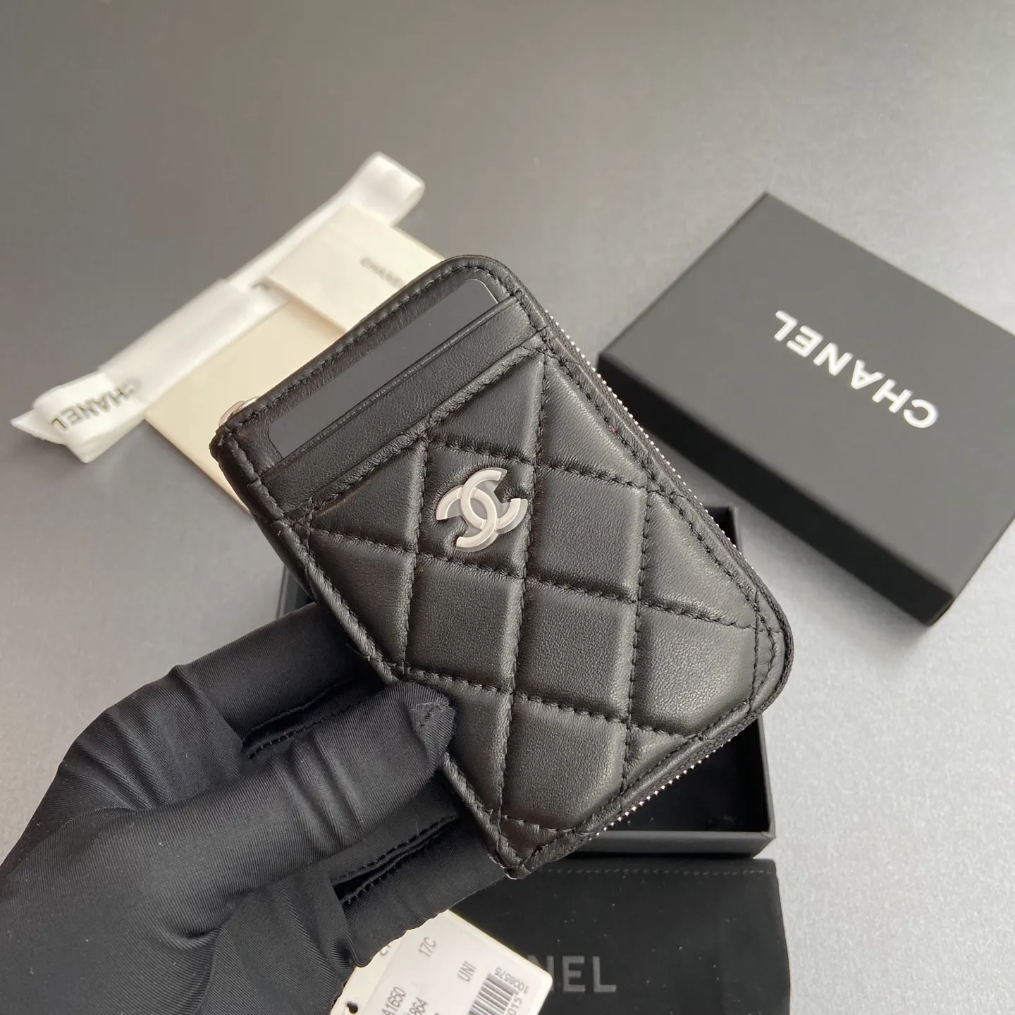 [Special grade hardware original leather] ¥280 Xiaoxiang small zipper bag card holder series with iconic metal logo, gold tone metal hardware, special Italian imported leather 2 card slots wallet bag, 4 card slots No.: 1650 Black sheepskin silver steel mark Size: w11×h7.5×2cm