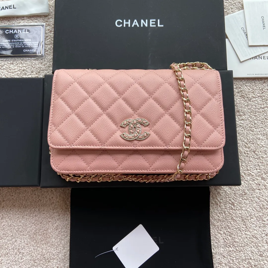 Xiaoxiang imported Italian grained calfskin Item number: AP5468 💰:800 Size: w20×h13×d3.5cm Color: pink fine ball pattern light gold