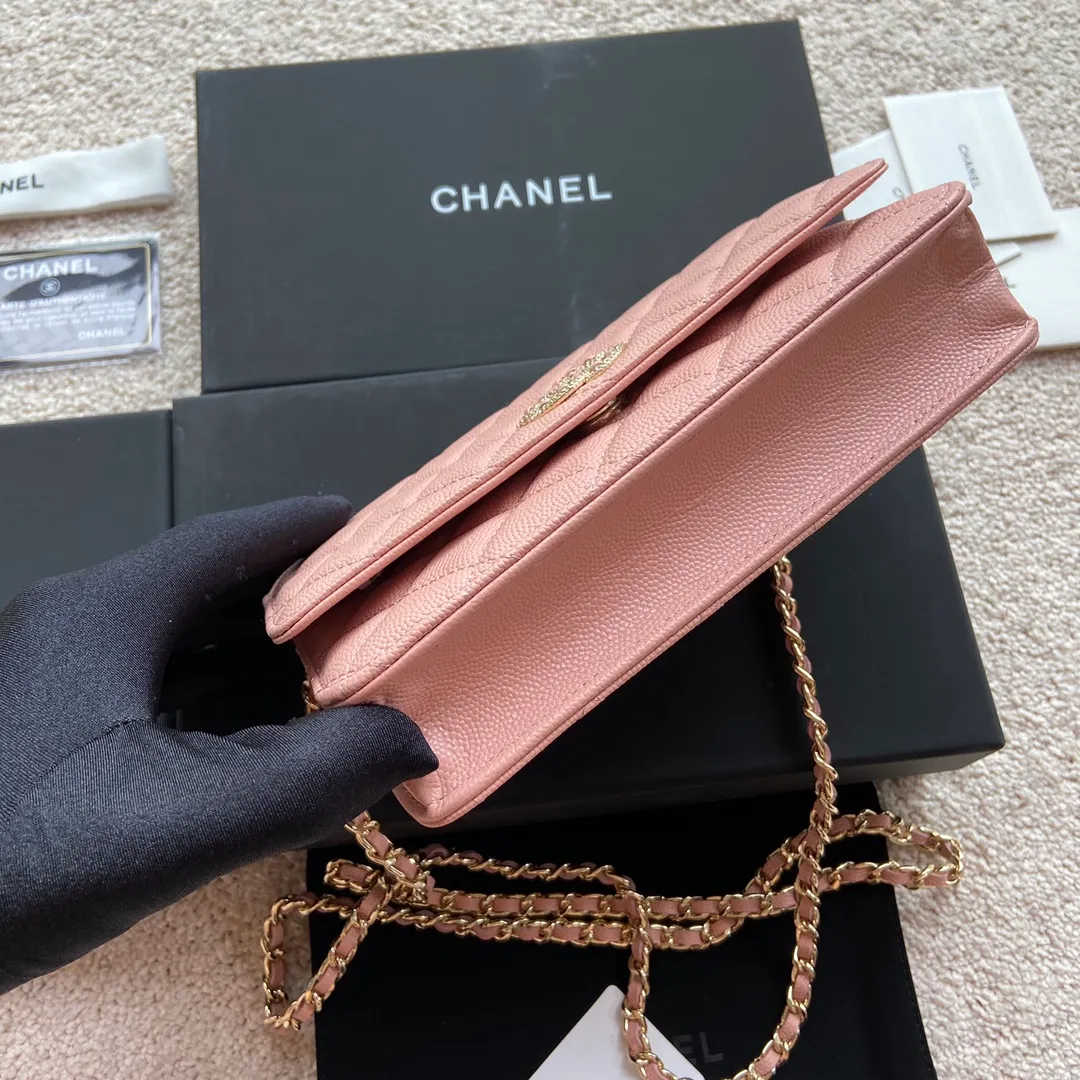 Xiaoxiang imported Italian grained calfskin Item number: AP5468 💰:800 Size: w20×h13×d3.5cm Color: pink fine ball pattern light gold
