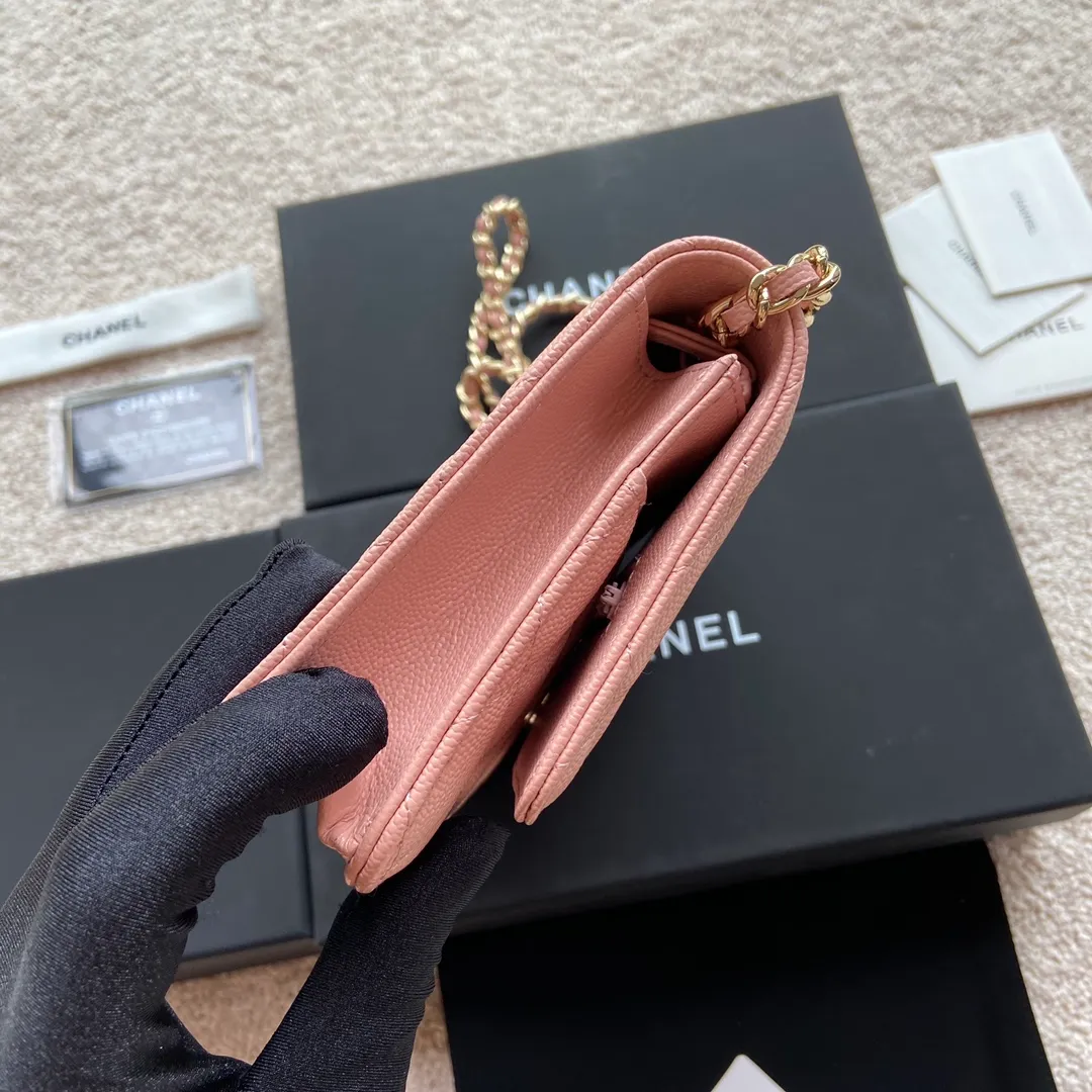 Xiaoxiang imported Italian grained calfskin Item number: AP5468 💰:800 Size: w20×h13×d3.5cm Color: pink fine ball pattern light gold