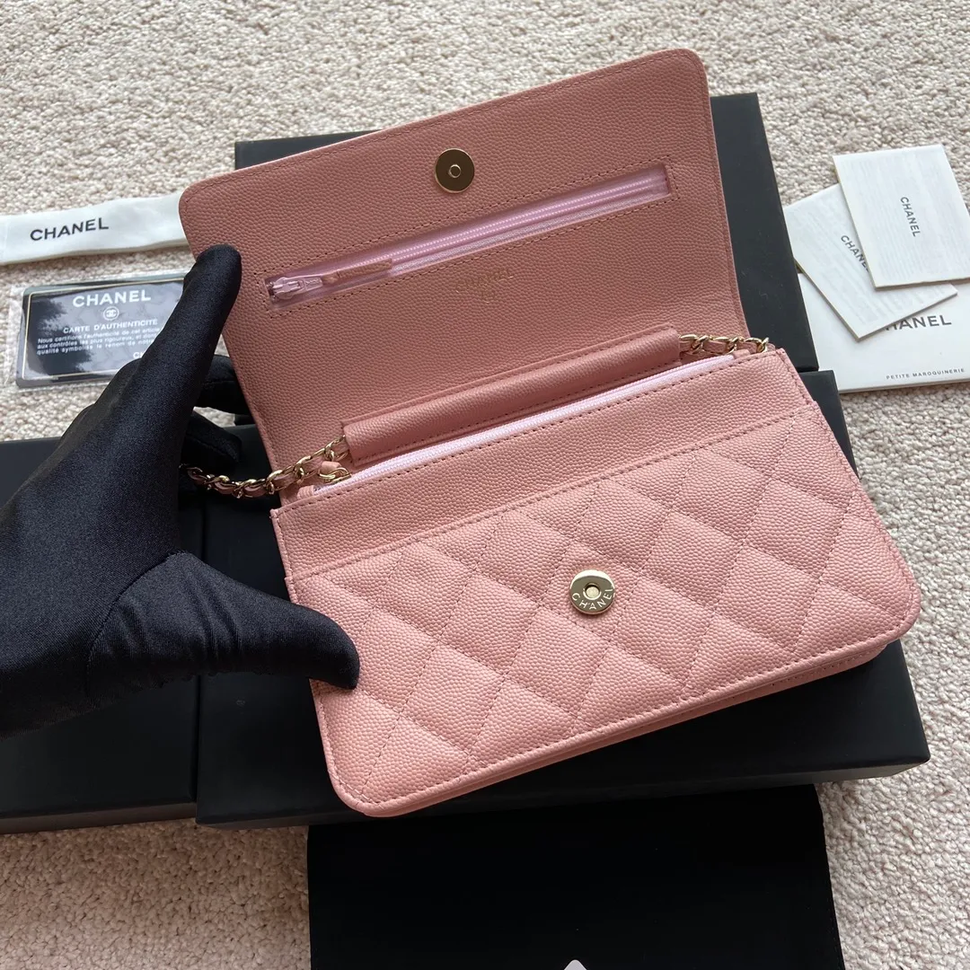 Xiaoxiang imported Italian grained calfskin Item number: AP5468 💰:800 Size: w20×h13×d3.5cm Color: pink fine ball pattern light gold