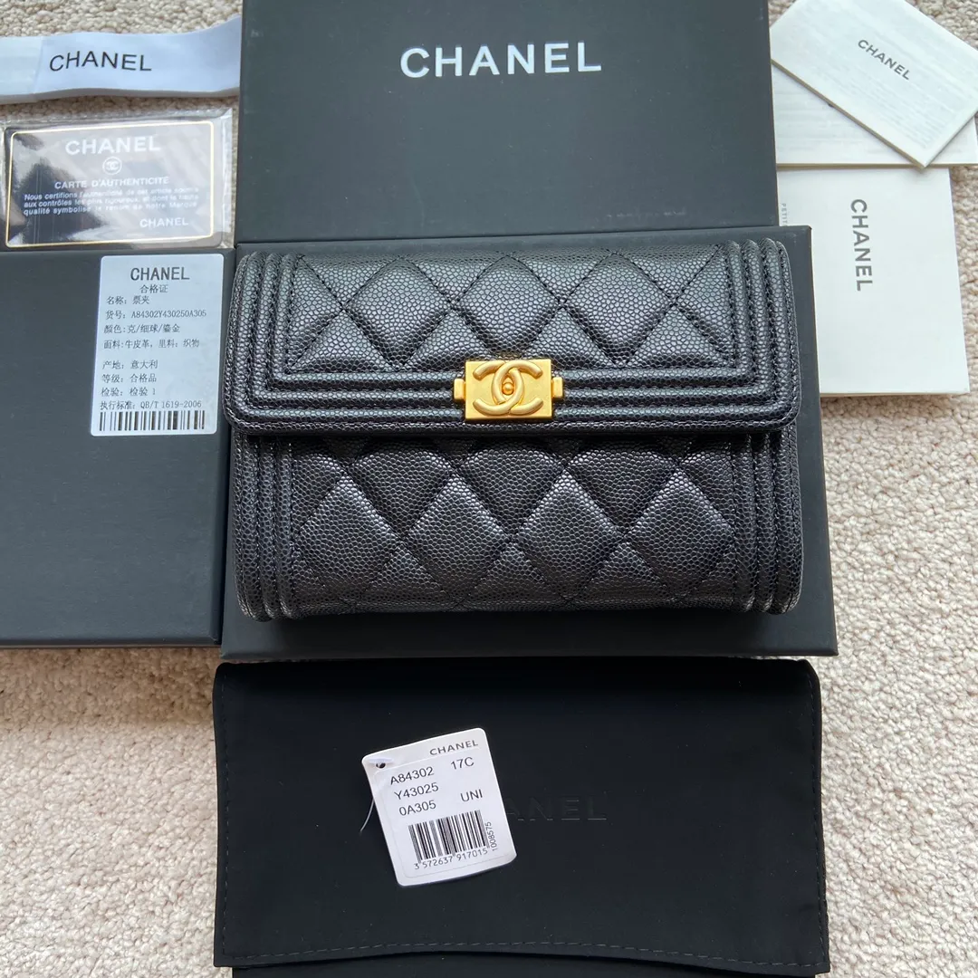 500💰Xiaoxiang imported Italian grained calfskin Item number: A84302 Size: w15×h10×d2.5 Color: black fine ball pattern with gold mark