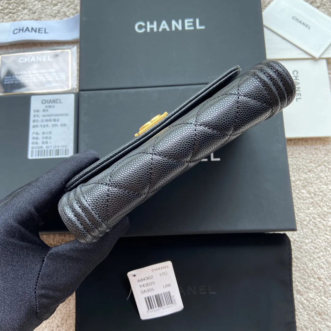 500💰Xiaoxiang imported Italian grained calfskin Item number: A84302 Size: w15×h10×d2.5 Color: black fine ball pattern with gold mark