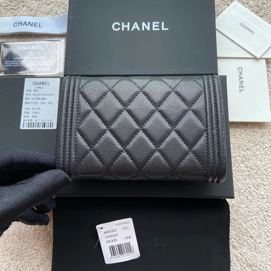 500💰Xiaoxiang imported Italian grained calfskin Item number: A84302 Size: w15×h10×d2.5 Color: black fine ball pattern with gold mark