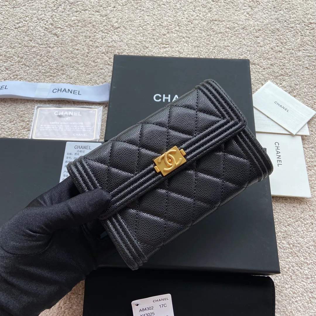500💰Xiaoxiang imported Italian grained calfskin Item number: A84302 Size: w15×h10×d2.5 Color: black fine ball pattern with gold mark