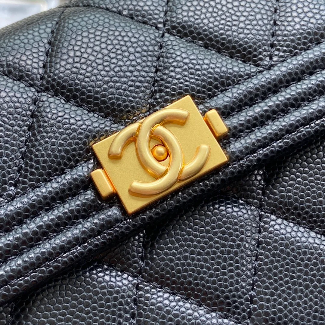 500💰Xiaoxiang imported Italian grained calfskin Item number: A84302 Size: w15×h10×d2.5 Color: black fine ball pattern with gold mark