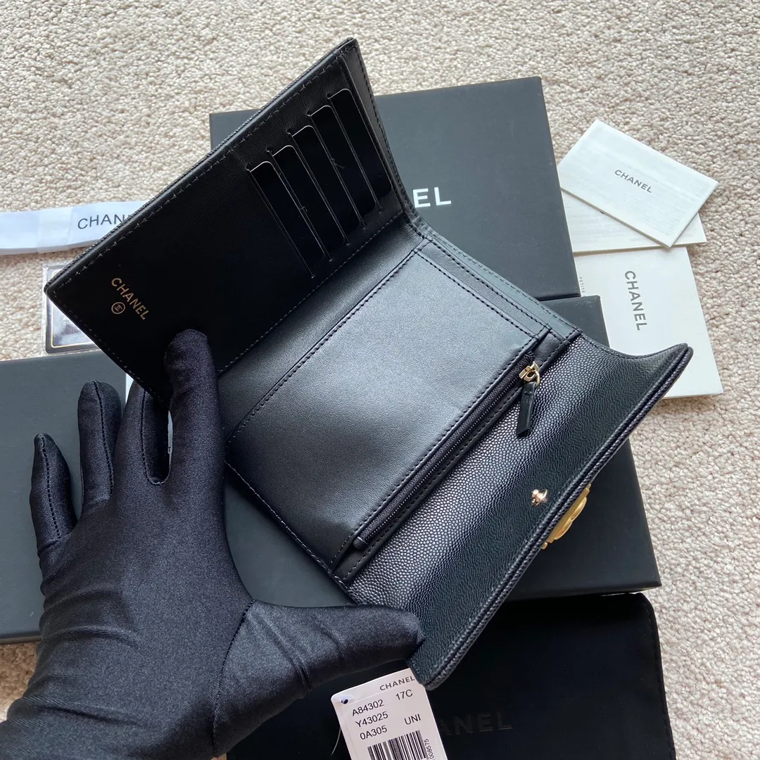 500💰Xiaoxiang imported Italian grained calfskin Item number: A84302 Size: w15×h10×d2.5 Color: black fine ball pattern with gold mark