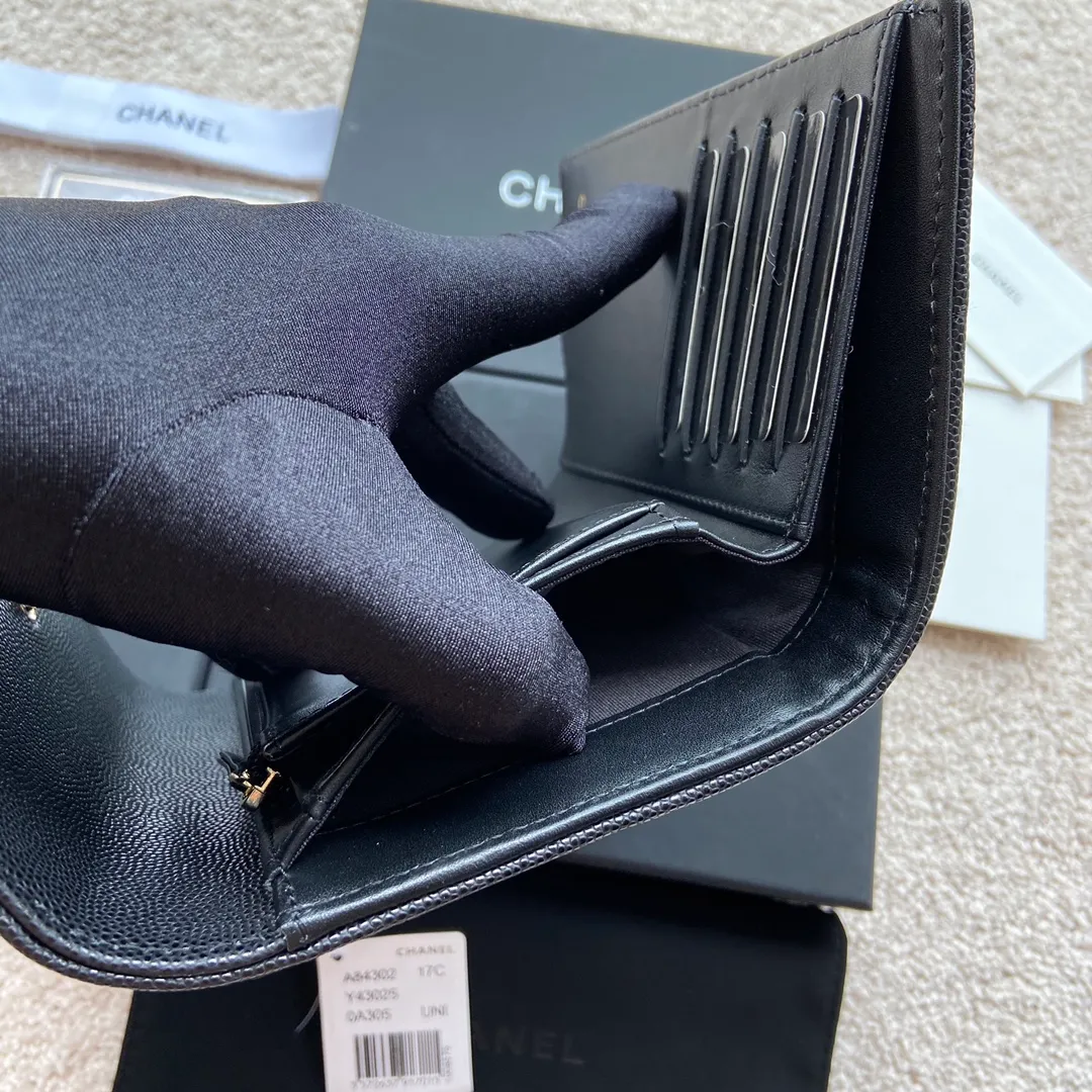 500💰Xiaoxiang imported Italian grained calfskin Item number: A84302 Size: w15×h10×d2.5 Color: black fine ball pattern with gold mark