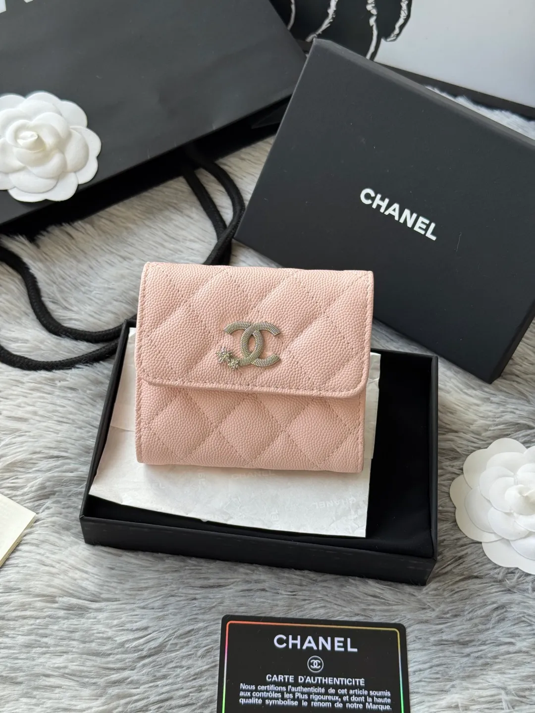 💰480💰 4050 autumn five-pointed star new tri-fold wallet chanel caviar cowhide made with rhombus pattern original quality. Exclusive real shot There is a coin bag inside that can hold hundred-yuan bills, coins and credit cards Number: 4810 Size: 10.5x11.5x3cm.