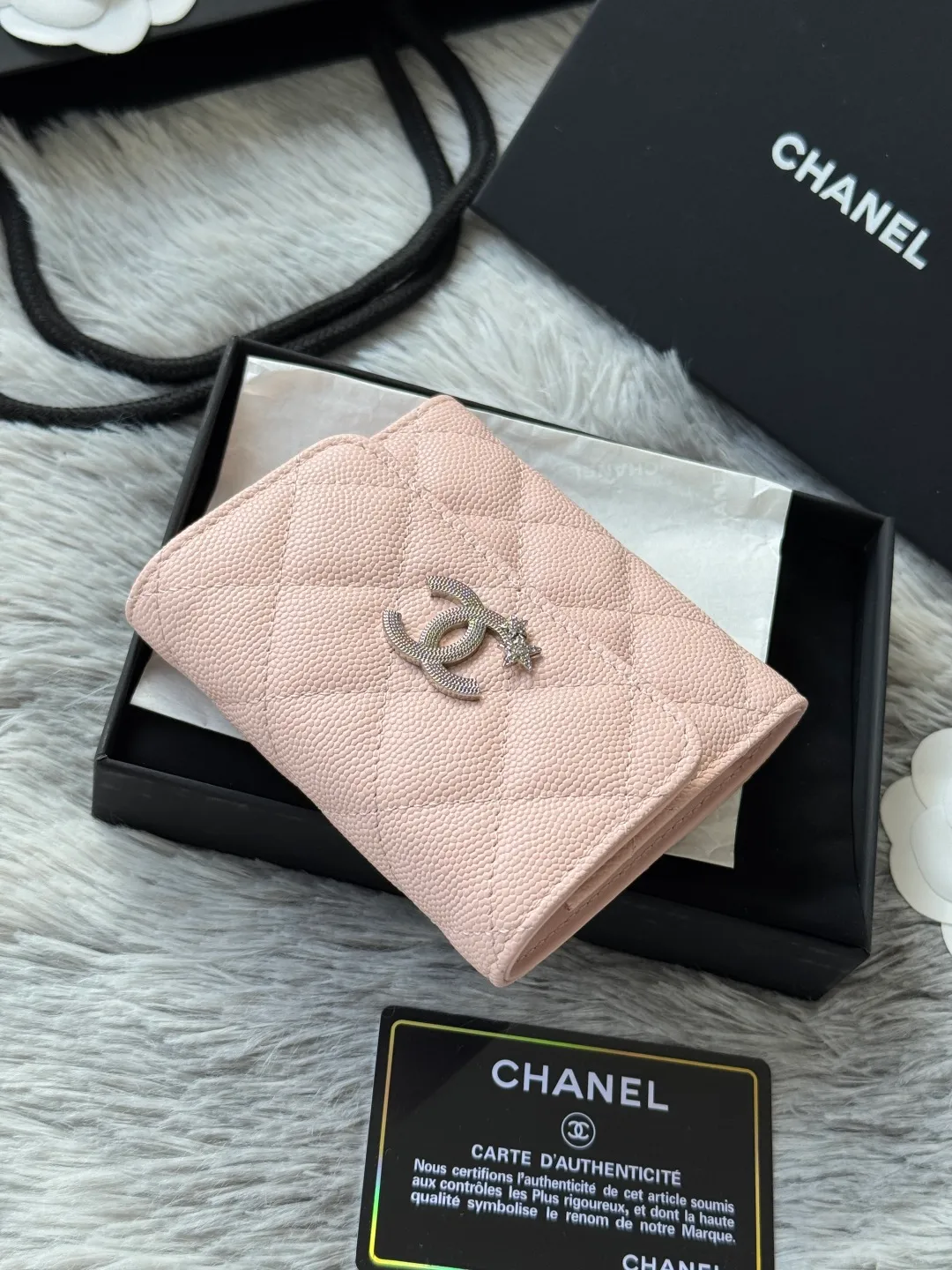 💰480💰 4050 autumn five-pointed star new tri-fold wallet chanel caviar cowhide made with rhombus pattern original quality. Exclusive real shot There is a coin bag inside that can hold hundred-yuan bills, coins and credit cards Number: 4810 Size: 10.5x11.5x3cm.