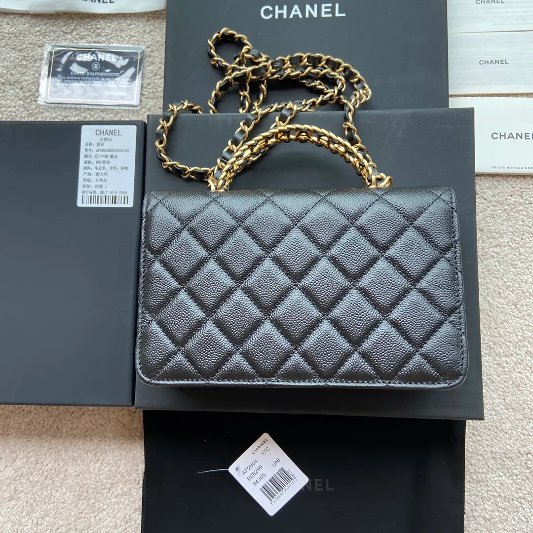 Xiaoxiang imported Italian grained calfskin Item number: AP5608 💰:920 Size: w20×h13×d3.5cm Color: black medium ball pattern gold steel mark
