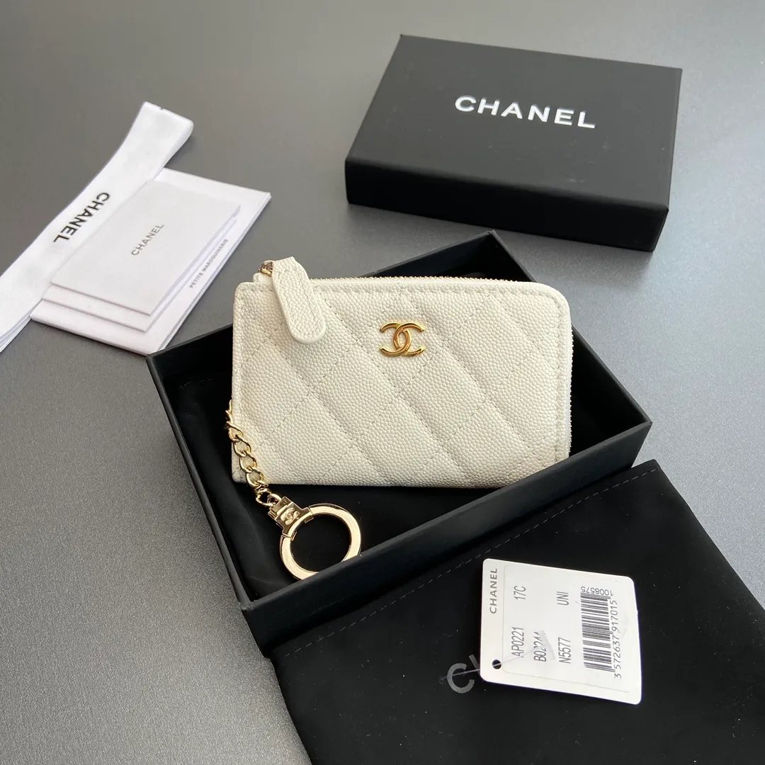[Special grade hardware original leather] 💰320 Xiaoxiang small zipper bag card holder series Hook chain quilted card holder with iconic metal logo Gold tone metal hardware, special Italian imported leather 1 card slot wallet bag, 1 hook chain Number: 0221 White fine ball light gold Size: w11.5×h7.5×1.5cm