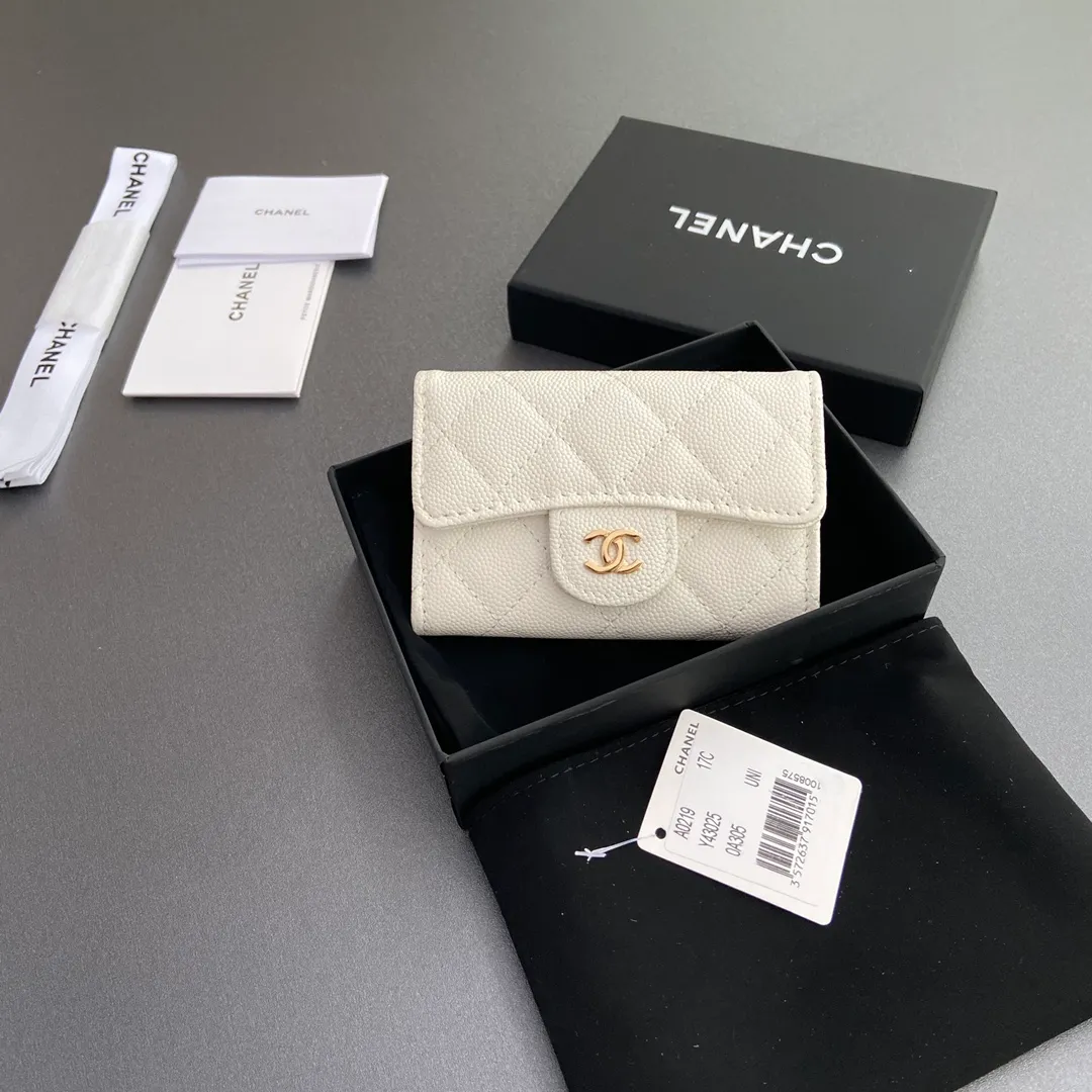 Xiaoxiang imported Italian leather Item number: AP438 (inner compartment with zipper) 💰: 280 Size: w11×h7cm Color: white fine ball pattern golden steel mark