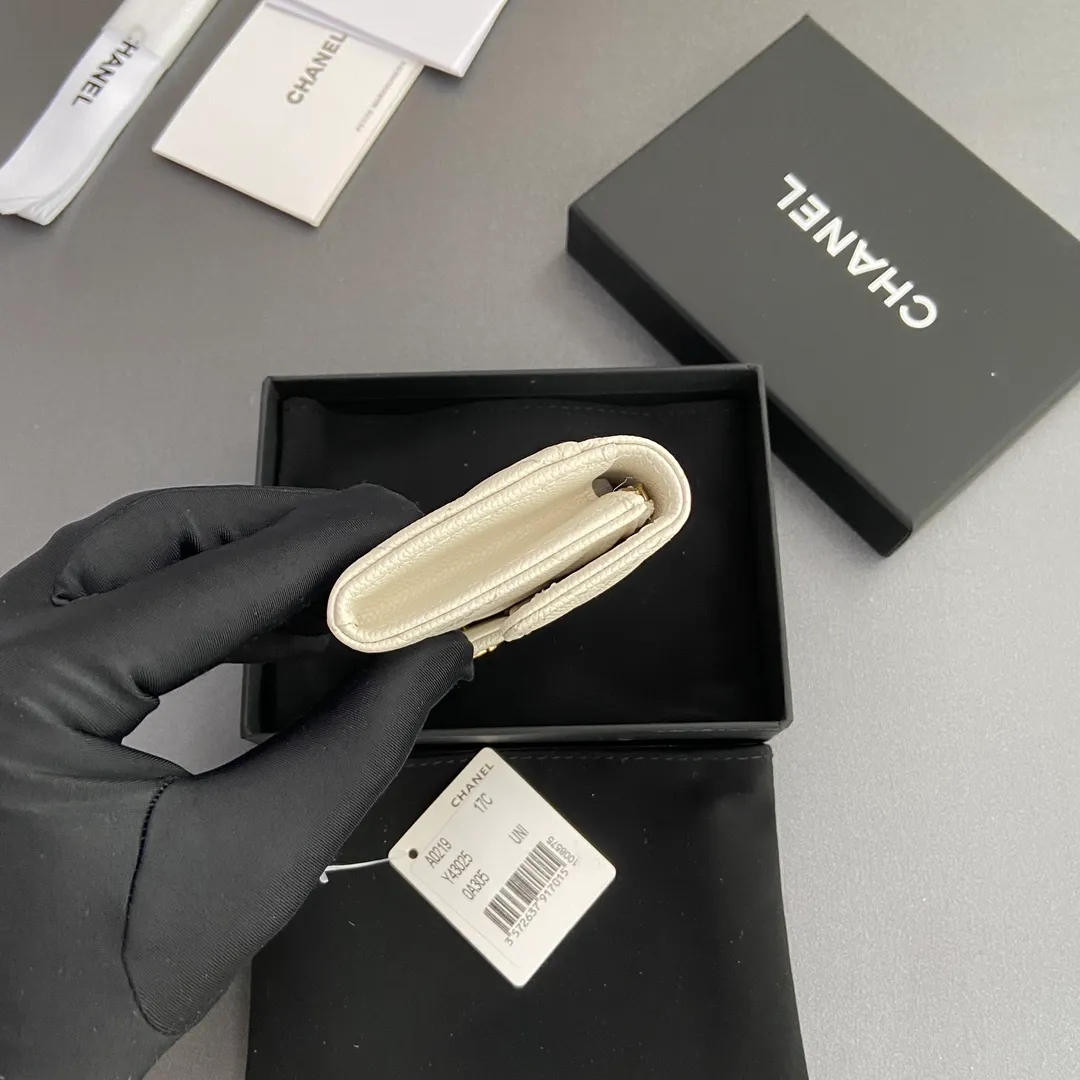 Xiaoxiang imported Italian leather Item number: AP438 (inner compartment with zipper) 💰: 280 Size: w11×h7cm Color: white fine ball pattern golden steel mark