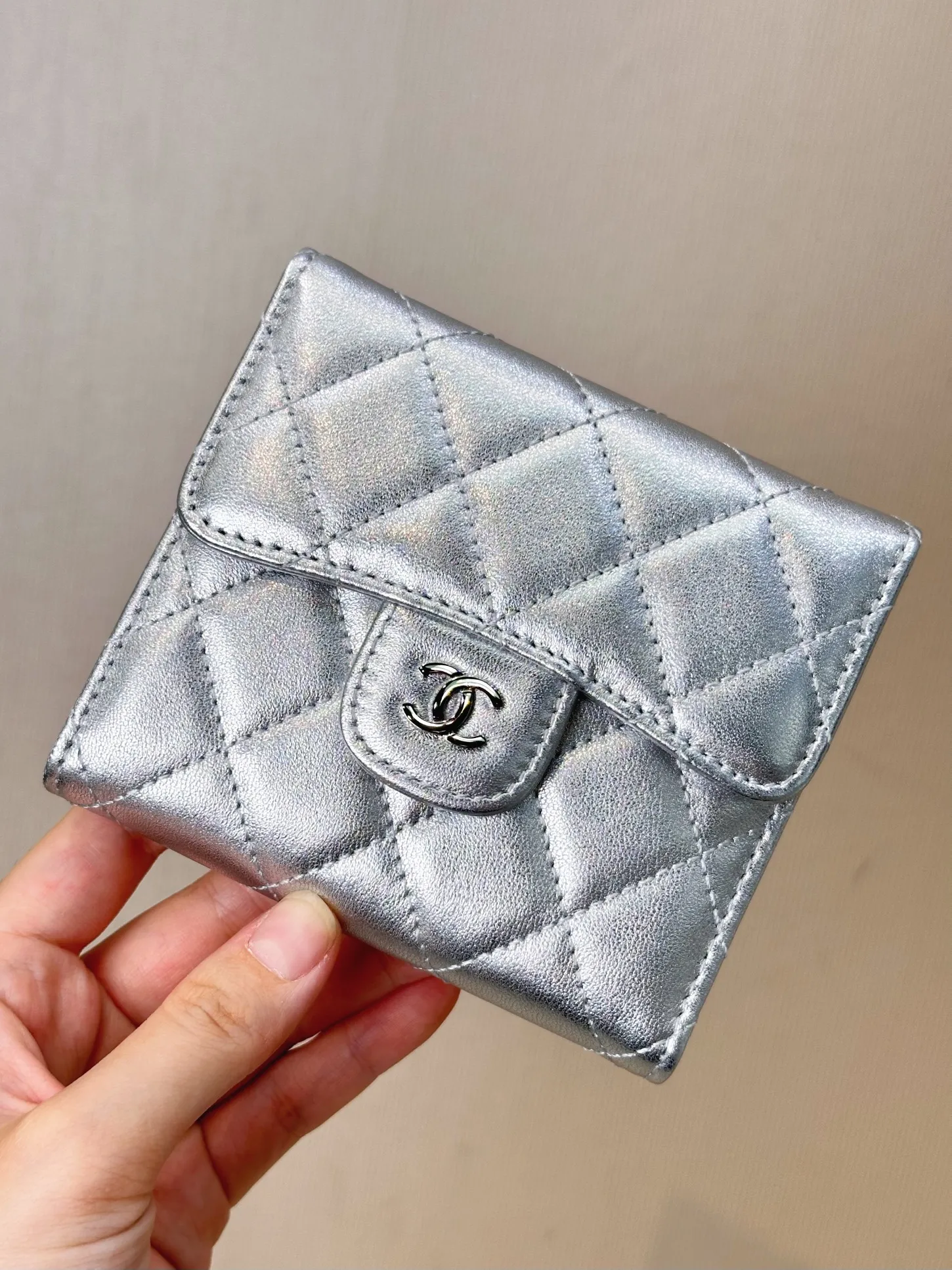 82288 silver sheepskin CF