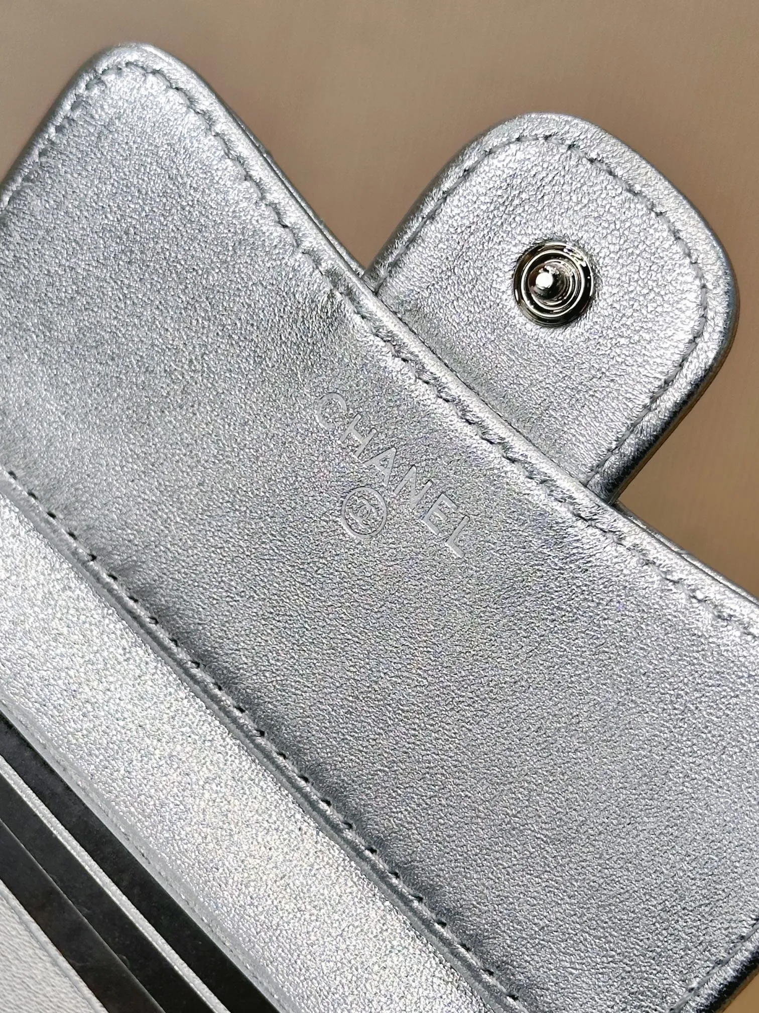 82288 silver sheepskin CF